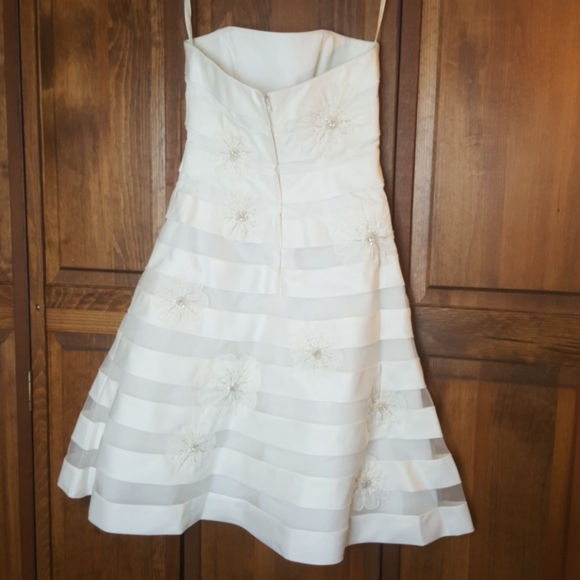 Galina Ivory Wedding Dress, Sz 6 - Picture 4 of 9